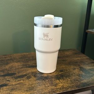 EUC. Stanley 20oz